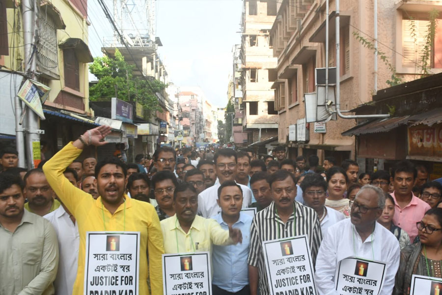 প্রদীপ করের মৃত্যুতে পানিহাটিতে প্রতিবাদ মিছিল তৃণমূলের, উঠল ‘জাস্টিস ফর প্রদীপ কর’ স্লোগান