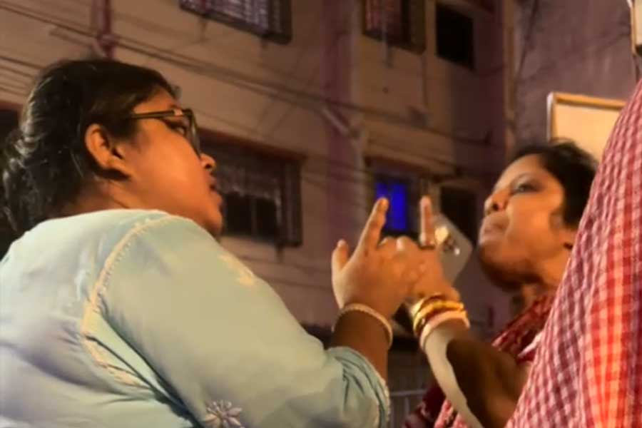 পুলিশকর্মীর সঙ্গে চাঁদার জুলুমবাজি, ফের উত্তপ্ত পানিহাটি