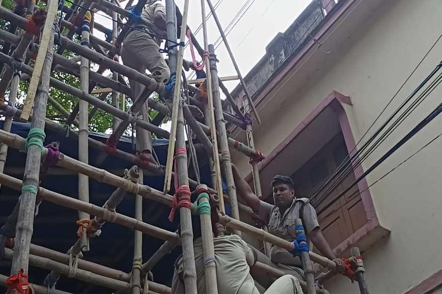 কালীপুজোর মণ্ডপ খুলতে গিয়ে বিদ্যুৎস্পৃষ্ট হয়ে মর্মান্তিক মৃত্যু যুবকের, চাঞ্চল্য উত্তরপাড়ায়