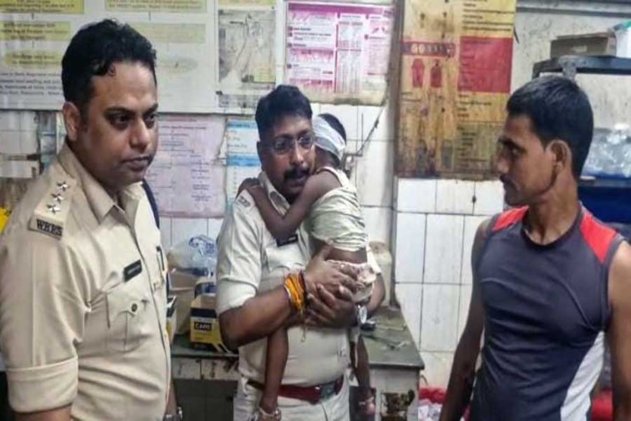 দিনেদুপুরে রাস্তা থেকে তিন বছরের শিশুকে অপহরণ! ফিল্মি কায়দায় অভিযুক্তকে ধরল পুলিশ