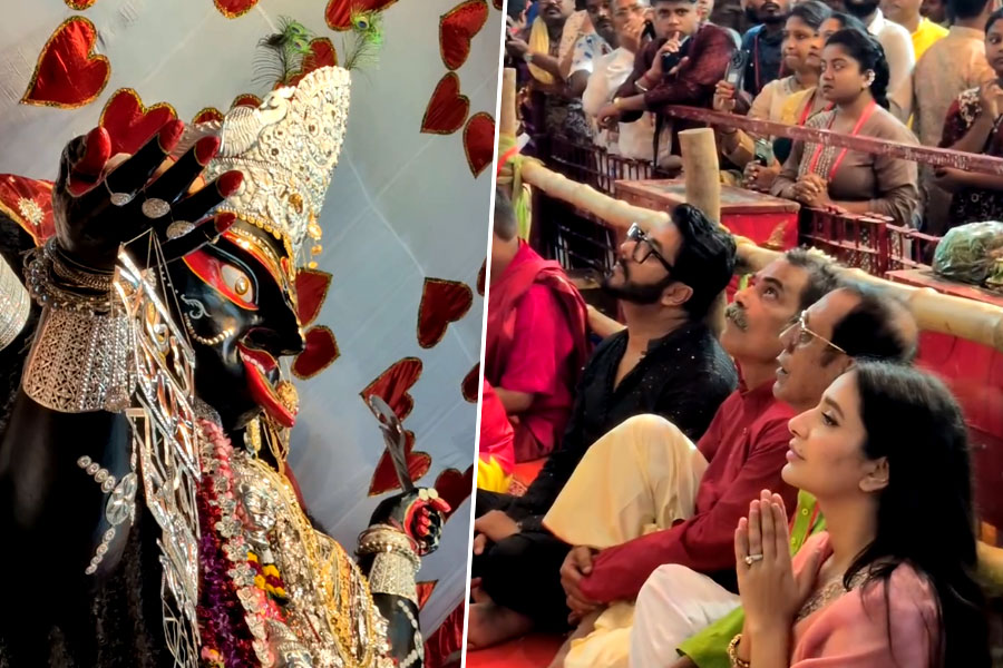 মধ্যরাতে বড়মার পুজোয় রাজ-শুভশ্রী, মেঝেয় বসে আমজনতার ভিড়ে মাতৃআরাধনায় তারকাদম্পতি
