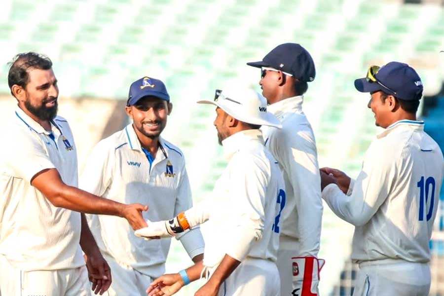 সমালোচনার যোগ্য জবাব শামির, দুরন্ত অভিমন্যুও, উত্তরাখণ্ডকে হারিয়ে রনজিতে ৬ পয়েন্ট বাংলার