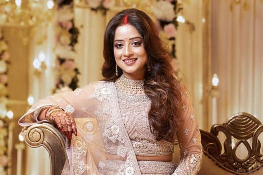 কোলে সন্তান! উৎসবের মাঝে সুখবর দিলেন রুশা