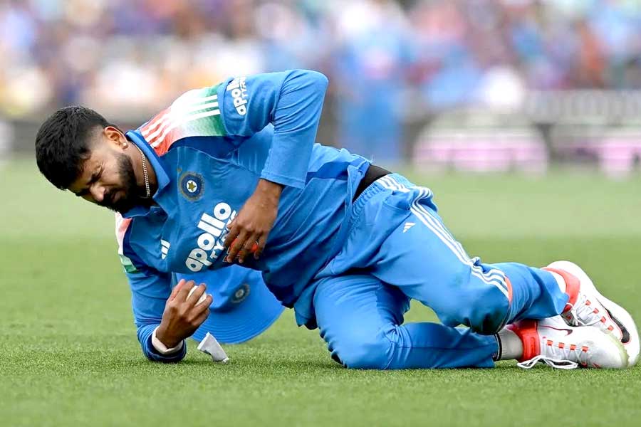 সুস্থ হয়ে উঠে ব্যাটিং শুরু, কবে নীল জার্সিতে ফিরছেন শ্রেয়স?