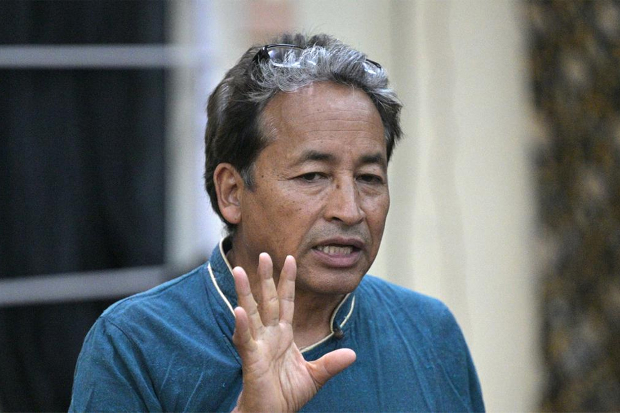 জেলেই ‘র‌্যাঞ্চো’, সোনমের মুক্তির আবেদনের শুনানি স্থগিত রাখল সুপ্রিম কোর্ট
