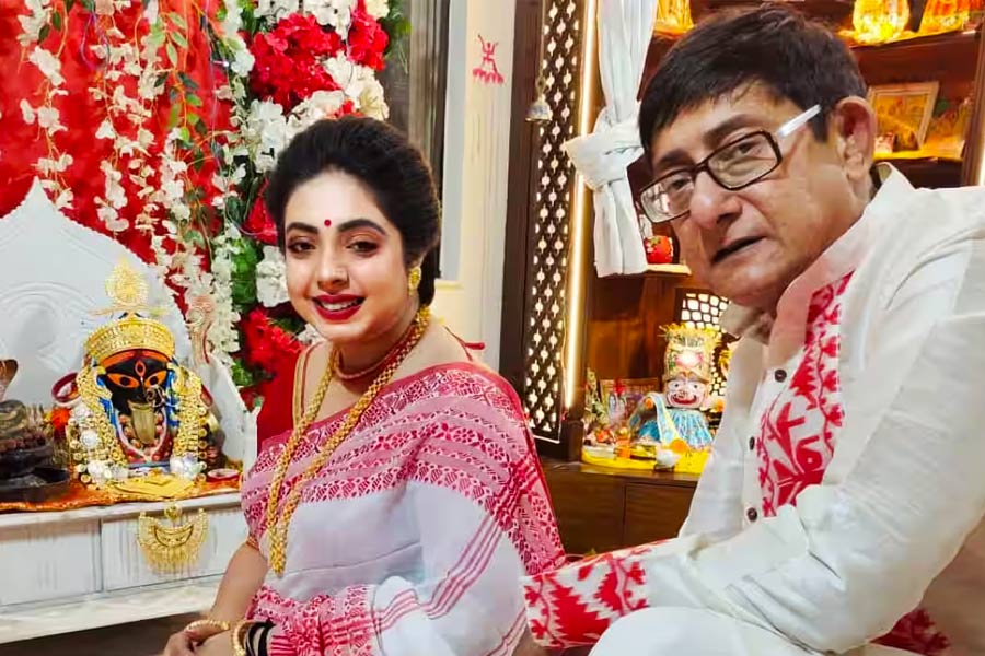 ‘কাঞ্চনের মা সাধক রামপ্রসাদের বংশধর’, মল্লিক বাড়িতে শ্রীময়ীর হাত ধরেই শুরু কালীপুজো