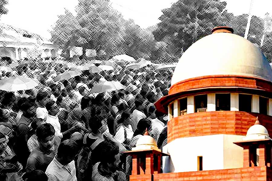 ‘দেওয়ালে মাথা ঠুকলেও কিছু করার নেই’, SSC দুর্নীতি মামলায় অযোগ্যদের আর্জি খারিজ সুপ্রিম কোর্টের