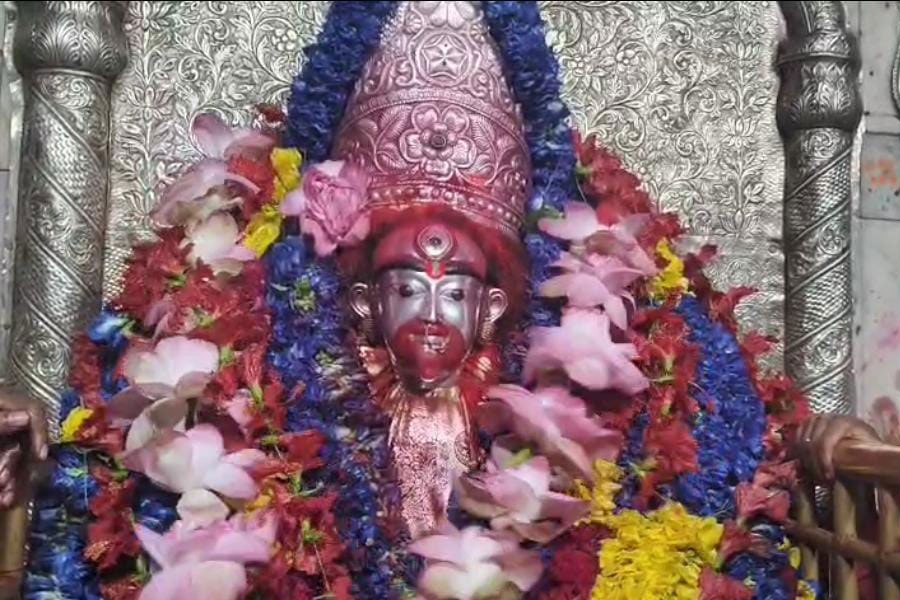 রাজবেশে সেজে উঠেছেন তারা মা, দীপান্বিতা অমাবস্যায় তারাপীঠে ভক্তের ঢল