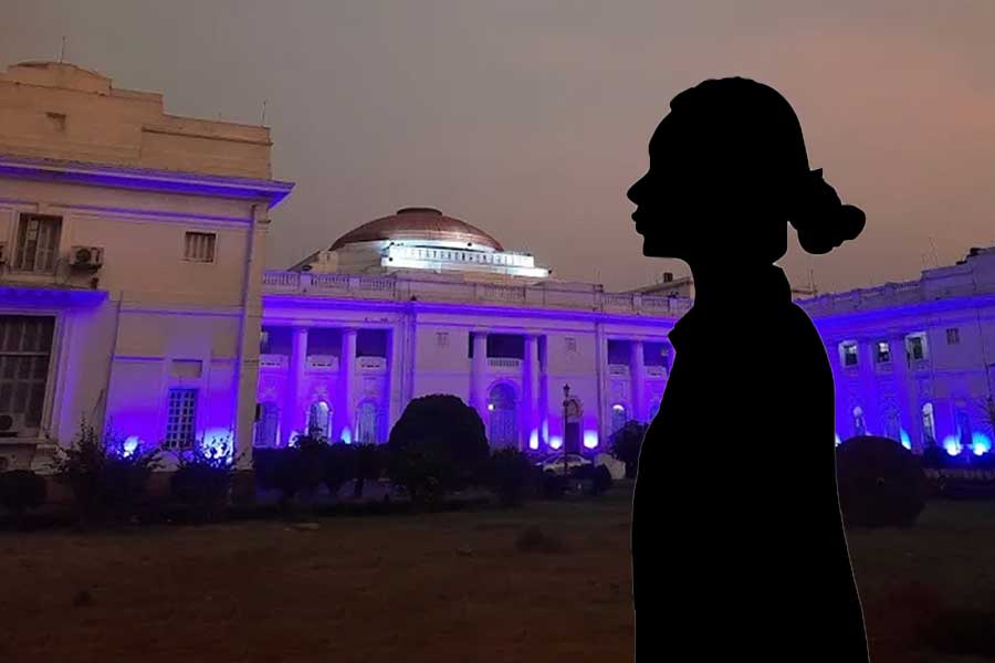 সন্ধ্যা ঘনালেই বিধানসভায় ঘুরে বেড়াচ্ছে ছায়া! আতঙ্কে কাঁটা নিরাপত্তারক্ষীরা