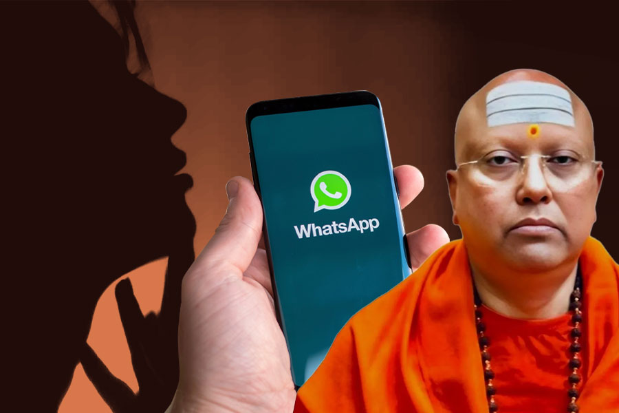 ‘বেবি ডল, তুমি আমার সঙ্গে শোবে না?’, উদ্ধার ‘বাবা’র আরও হোয়াটসঅ্যাপ চ্যাট