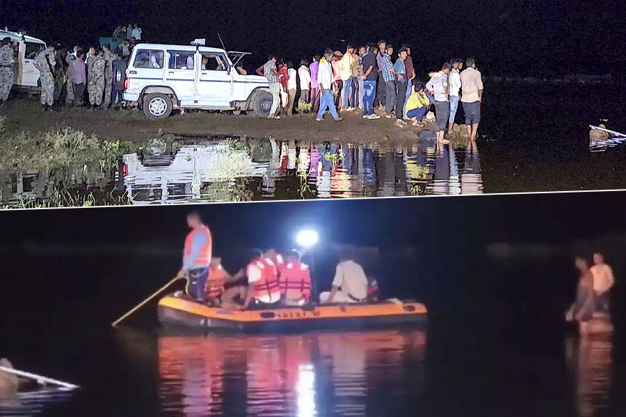 দুর্গা বিসর্জনে বিভ্রাট, মধ্যপ্রদেশে নদীতে উলটে গেল ট্রলি, মৃত ১১