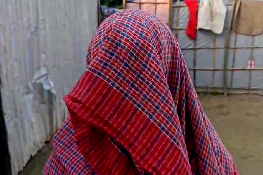 ময়নাগুড়িতে গৃহবধূকে গণধ*র্ষণ প্রতিবেশী ৩ যুবকের