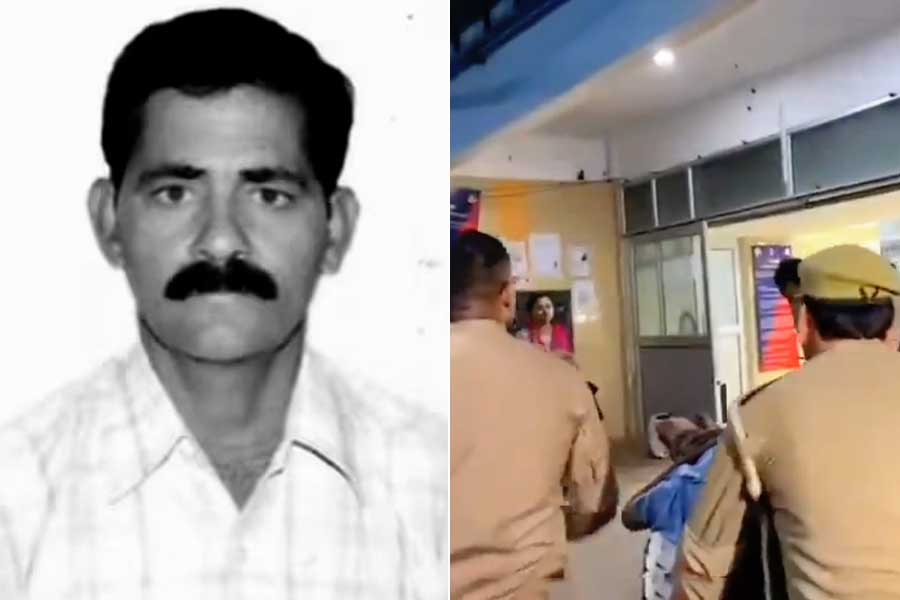 যোগীরাজ্যে প্রকাশ্যে সাংবাদিককে কুপিয়ে খুন!