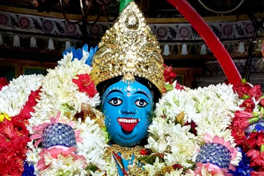 কালীপুজোর রাতে রুদ্ররূপে পূজিতা বাঁশবেড়িয়ার হংসেশ্বরী মন্দিরের প্রতিমা