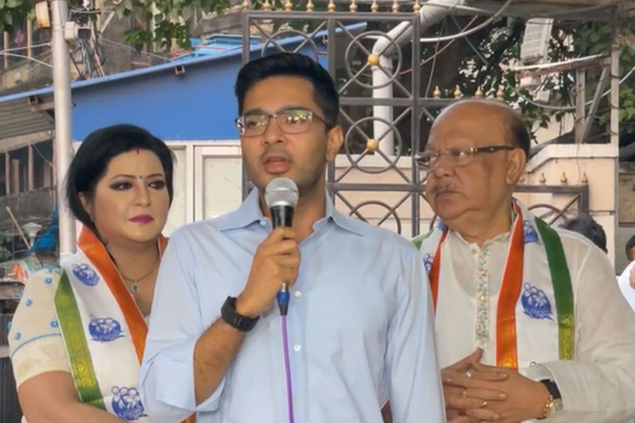 ‘দল বেছে নেওয়ার অধিকার সকলের’, তৃণমূলে প্রত্যাবর্তনের পর শোভন-বৈশাখীকে স্বাগত অভিষেকের
