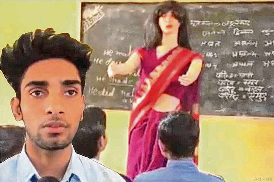 দ্বাদশ শ্রেণির পড়ুয়ার হাতে জন্ম AI রোবটের! এবার কলেজে পড়াবে ‘সোফি’