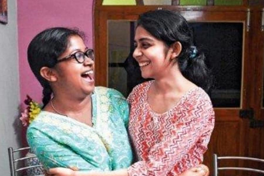 ৮২ কেমোর পরেও দাঁতে দাঁত চেপে লড়াই, উচ্চ মাধ্যমিকে নবম ‘কর্কটজয়ী’ অদ্রিজা