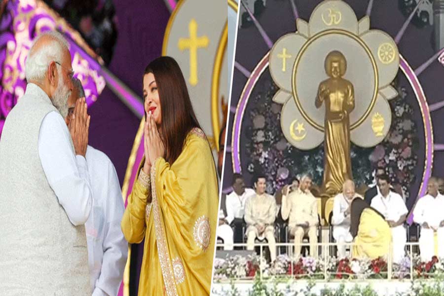 মোদির পা ছুঁয়ে প্রণামের পর ধর্ম নিয়ে বিশেষ বার্তা, কী বললেন ঐশ্বর্য?