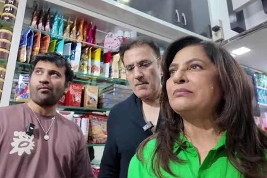 অর্চনা পূরণ সিংয়ের ছেলেকে জনতার ধাক্কা, চড়! কেন ‘হেনস্তার শিকার’ তারকা সন্তান?