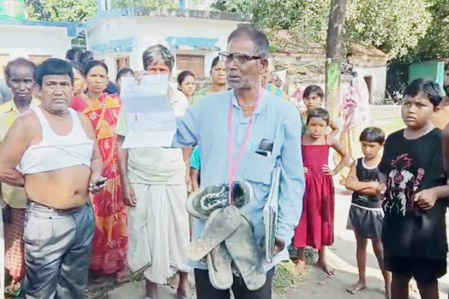 বিজেপির বিএলএ ২-র গলায় জুতো মালা পরিয়ে ‘হেনস্তা’, গ্রেপ্তার ৩