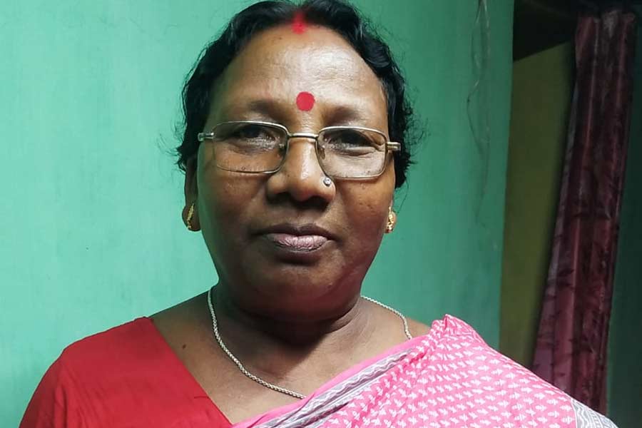 অতিরিক্ত কাজের ‘চাপ’, এনুমারেশন ফর্ম বিলি করতে গিয়ে মৃত্যু মেমারির BLO-র!