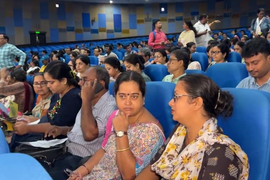 এসআইআর নিয়ে বাংলায় শুরু BLO-দের প্রশিক্ষণ, ১৬ দফার গাইডলাইন কমিশনের