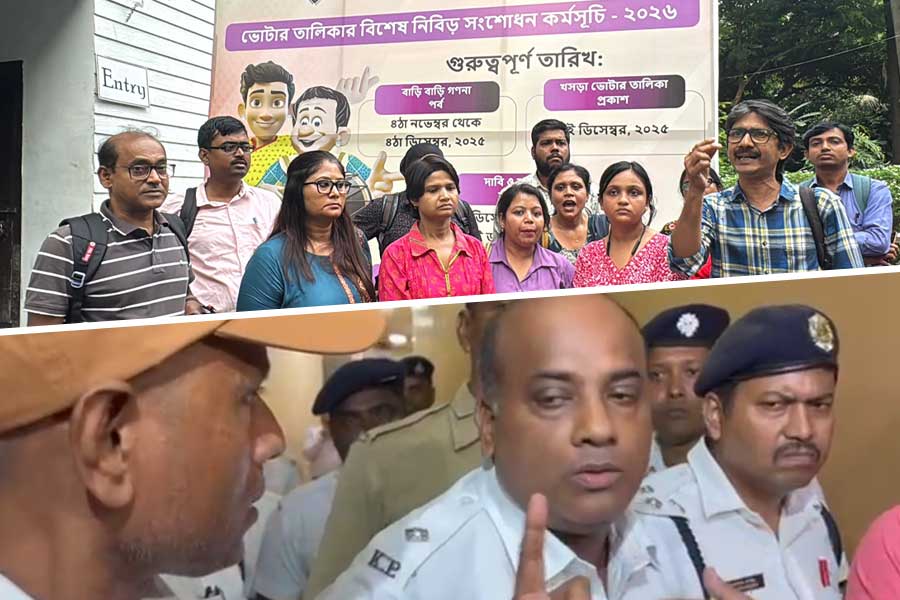 ‘নিরাপত্তা না পেলে কাজ নয়’, BLO প্রশিক্ষণে তুলকালাম নজরুল মঞ্চে