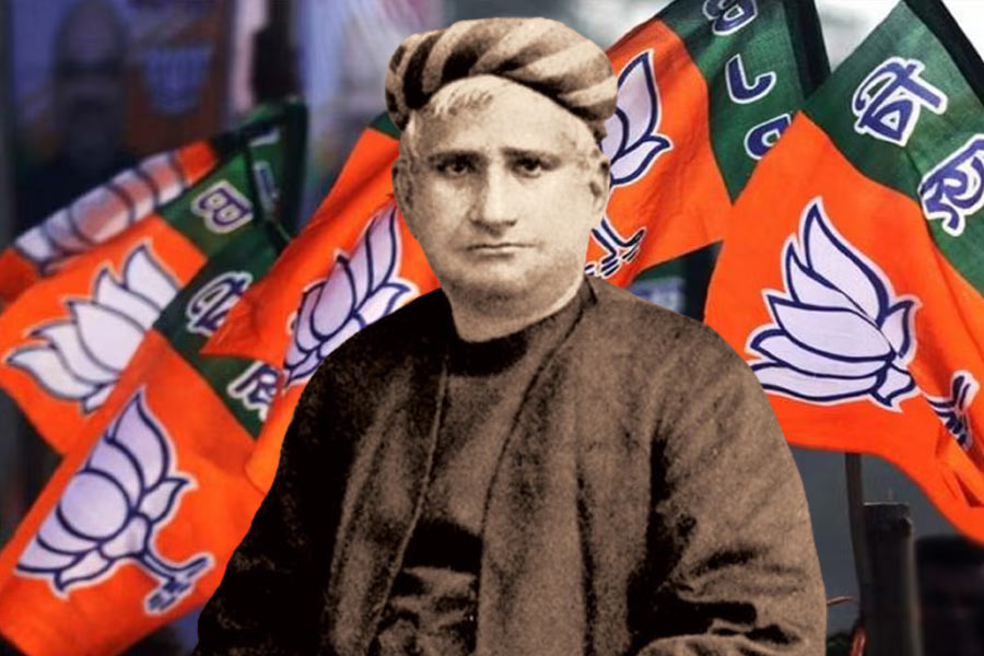 ‘আমার সোনার বাংলা’ নিয়ে অসমে চাপে, ড্যামেজ কন্ট্রোলে পালটা বঙ্কিম হাতিয়ার বঙ্গ বিজেপির