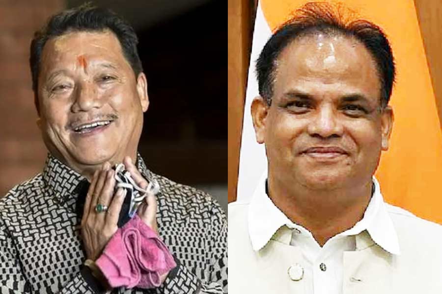 জোট বেঁধে একদা ভোটে লড়াই, সেই বার্লার বাড়ি এড়িয়ে ত্রাণ বিলি গুরুংয়ের!