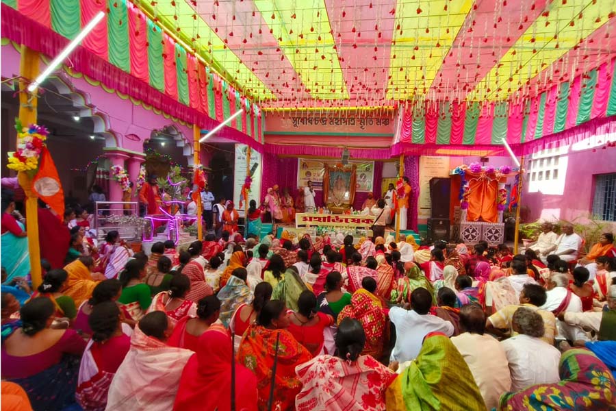মন্মথপুর প্রণব মন্দিরে বিরল আধ্যাত্মিক মহোৎসব, ১৩০টি নদীর জল দিয়ে স্বামী প্রণবানন্দজীর মহাভিষেক