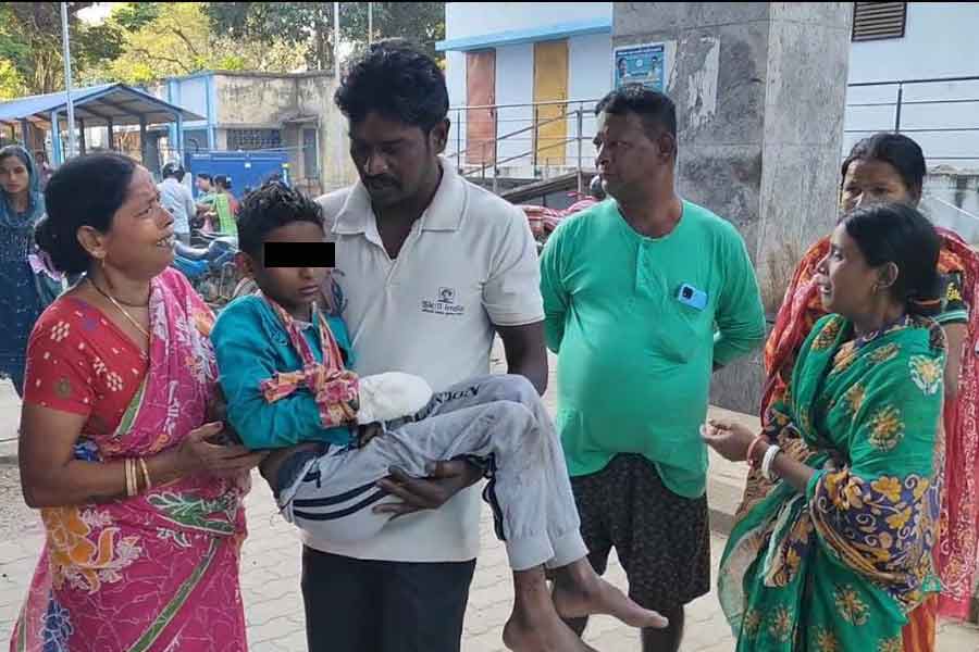 সিউড়িতে বোমা বিস্ফোরণ, কাটা আঙুল প্যাকেটে মুড়ে হাসপাতালে শিশুর পরিবার