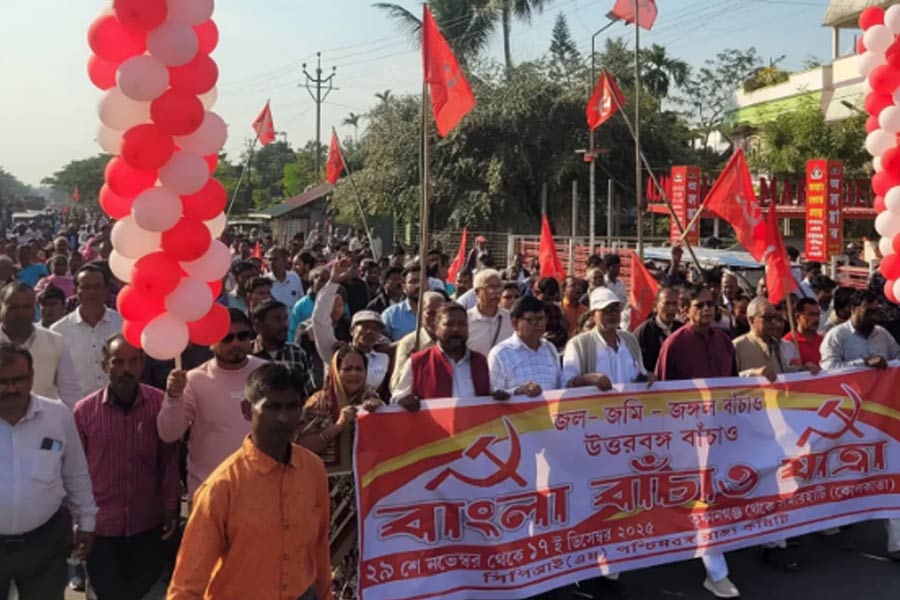 লাল ফেরাতে ‘বাংলা বাঁচাও যাত্রা’য় সিপিএম, কেন বাদ তিন জেলা? প্রশ্ন পার্টির অন্দরেই