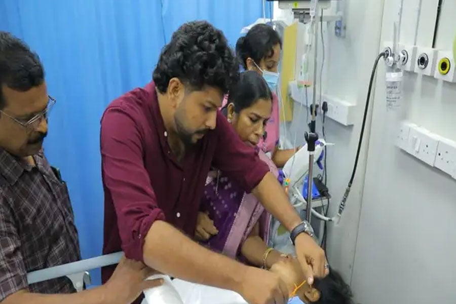 ‘বিবাহ’ সিনেমার বাস্তব রূপ! বিয়ের দিনই দুর্ঘটনার কবলে কনে, হাসপাতালের শয্যা হয়ে উঠল ছাঁদনতলা!