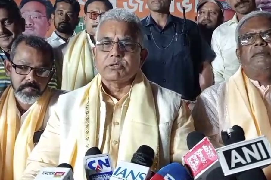 ‘বর্ডার খুলে দেওয়া হোক’, অনুপ্রবেশ নিয়ে BSF-কে দায়ী করার পর ফের বিতর্কে দিলীপ!