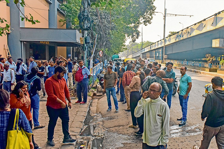 বহুতলে ভরা কলকাতাও ভূকম্পের ঝুঁকির বাইরে নয়, সাবধানবাণী শোনাচ্ছেন ভূবিজ্ঞানীরা