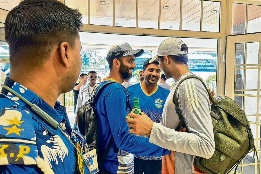 ‘বন্ধু, কী খবর বল…’, ইডেনে পুরনো সতীর্থদের সঙ্গে আচমকা সাক্ষাতে উৎফুল্ল শুভমান