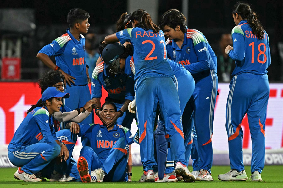 আরেক দোসরায় নভেম্বরের শাপমুক্তি, রুদ্ধশ্বাস ফাইনালে বিশ্বজয়ী ভারত