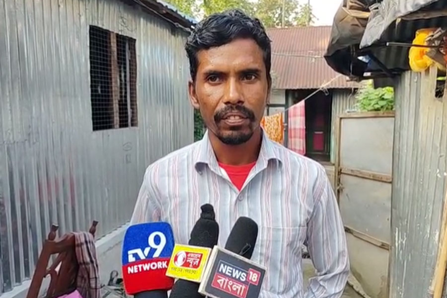 বিজেপির পঞ্চায়েত সদস্যের জোড়া ভোটার কার্ড! জানাজানি হতেই কী সাফাই দিলেন?