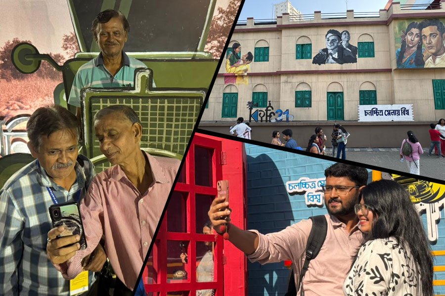 সলিল চৌধুরীর শতবর্ষ উদযাপন থেকে ‘গানে গানে সিনে আড্ডা’, দেখুন KIFF-এর দ্বিতীয় দিনের অ্যালবাম