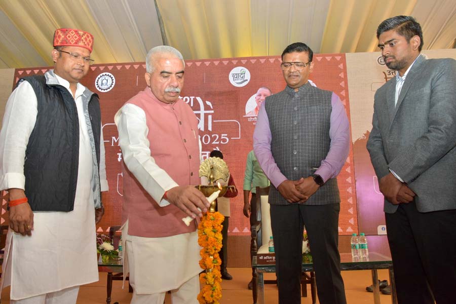 উত্তরপ্রদেশে শুরু হল ‘খাদি মহোৎসব’, গ্রামীণ অর্থনীতিকে চাঙ্গা করতে বিশেষ উদ্যোগ যোগীর