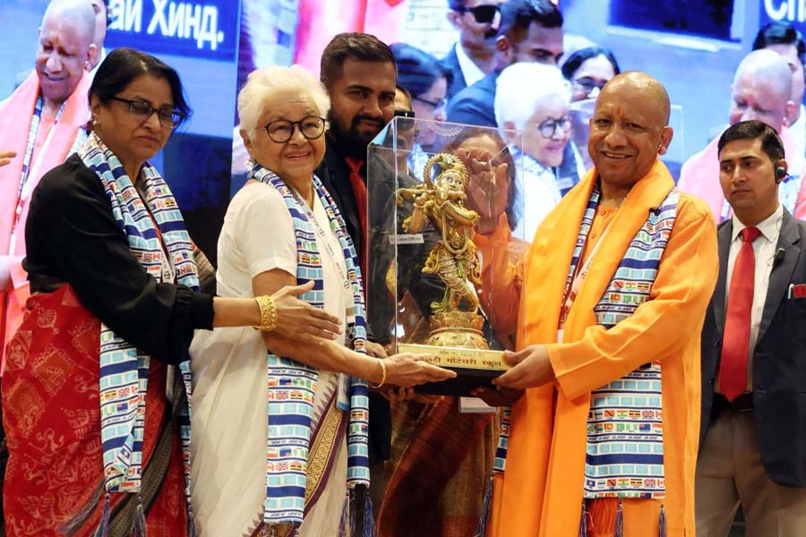 ‘বসুধৈব কুটুম্বকমে’র বার্তায় শুরু আন্তর্জাতিক সম্মেলন, শিক্ষাই মানব সভ্যতার মূল  ভিত্তি, বার্তা যোগীর