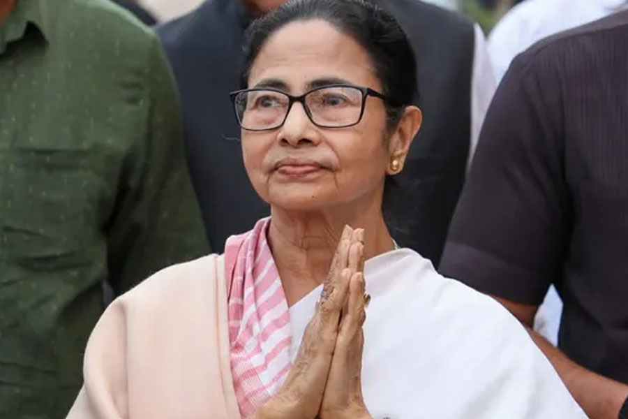 নবান্নের বৈঠক সেরে মঙ্গলেই জেলাসফরে মমতা, মুর্শিদাবাদ-মালদহে জনসভা