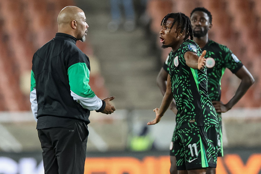 কালো জাদুর জন্য বিশ্বকাপ টিকিট হাতছাড়া! শেষ ম্যাচে হেরে ‘ভুডু’কে দুষছেন নাইজেরিয়ার কোচ