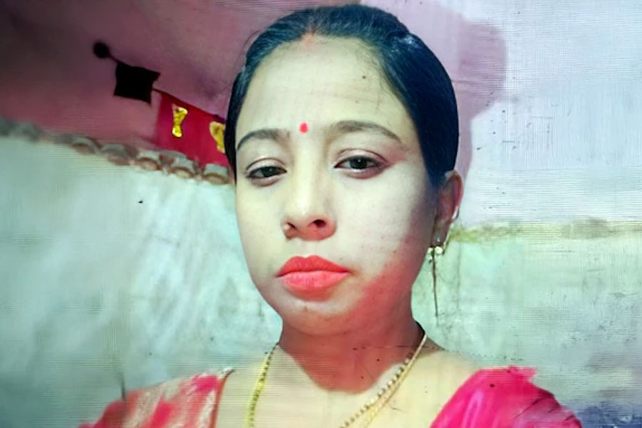 মুন্ডুহীন, দুই হাত কাটা দেহ নয়ড়ার ড্রেনে! যুবতী খুনের নেপথ্যে বিবাহবহির্ভূত সম্পর্ক