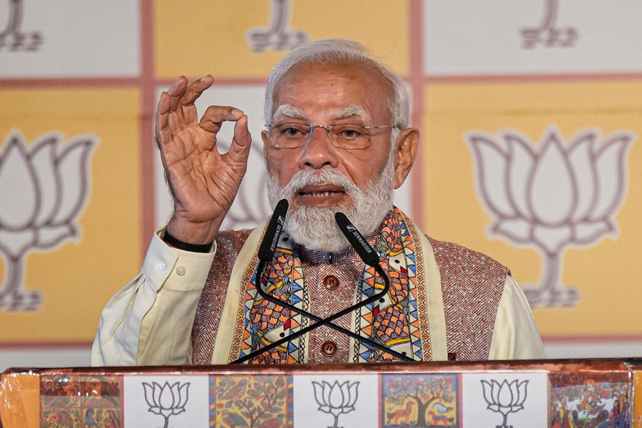 কংগ্রেসকে ‘মুসলিম লিগ-মাওবাদী’ তকমা মোদির! বিহার জিতে হাত শিবিরকে ‘বোঝা’ বলেও কটাক্ষ