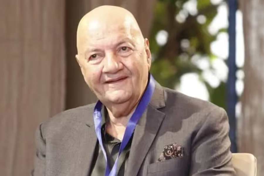 হাসপাতাল থেকে বাড়ি ফিরলেন প্রেম চোপড়া, স্বস্তিতে অনুরাগীরা