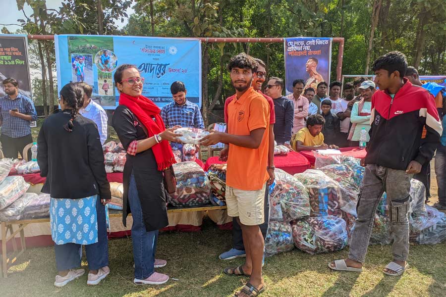আর্থিক বাধায় হারিয়ে যাচ্ছে প্রতিভাবানরা, দুস্থ খুদে খেলোয়াড়দের পাশে ‘উদয়ের পথে’