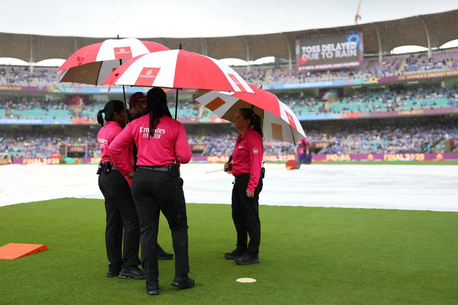 নবি মুম্বইয়ে প্রবল বৃষ্টি, খেলা শুরু হতে পারে ক’টা পর্যন্ত? ফাইনাল ভেস্তে চ্যাম্পিয়ন কারা?