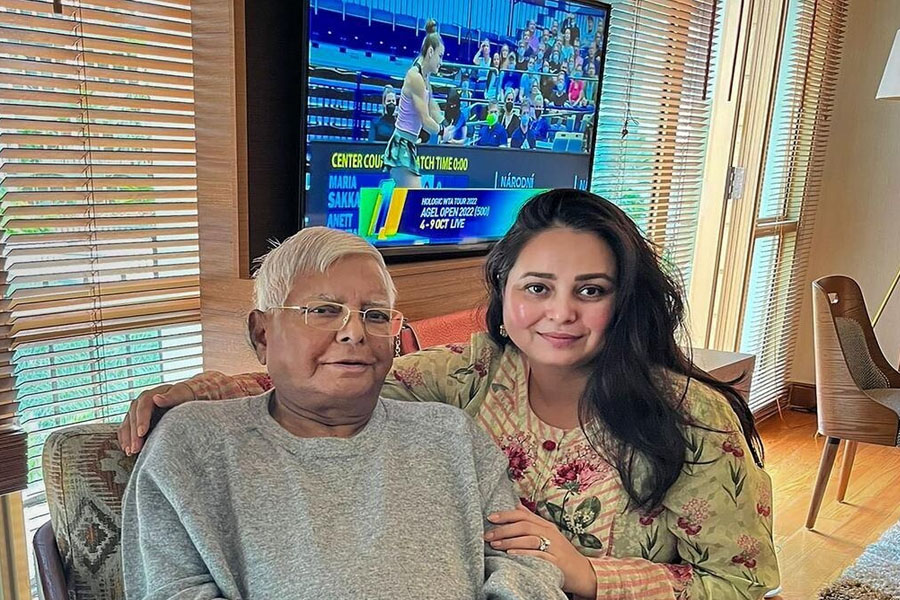 ‘তেজস্বী ঘরছাড়া করেছেন’, রোহিণীর বিস্ফোরক বয়ানে চরমে লালুপরিবারের ‘গৃহযুদ্ধ’