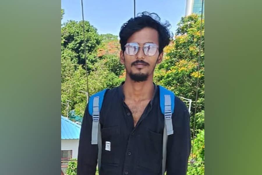 রক্তে লেখা ভালোবাসার চিঠি…নাবালিকা প্রেমিকার পরিবারে ‘অপমানিত’ হয়ে চরম সিদ্ধান্ত যুবকের!